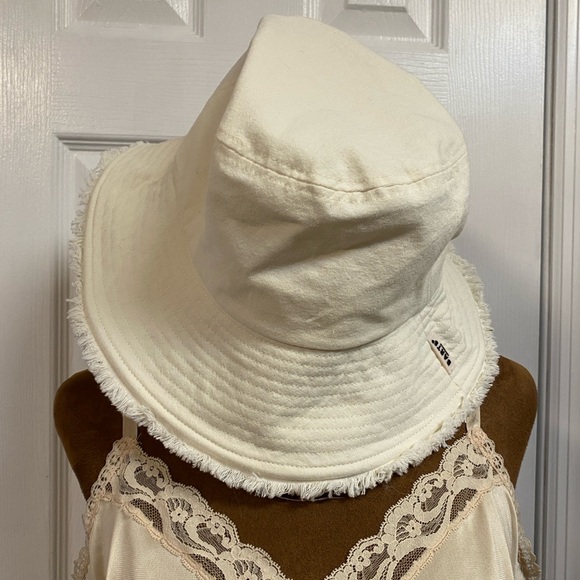 Bart’s Recycled Cotton Bucket Hat HUAHINA HAT:Cottage/Quiet Luxury/Beach/Travel - Picture 7 of 10